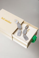 Curieuse  Équilibre - Gray Earrings